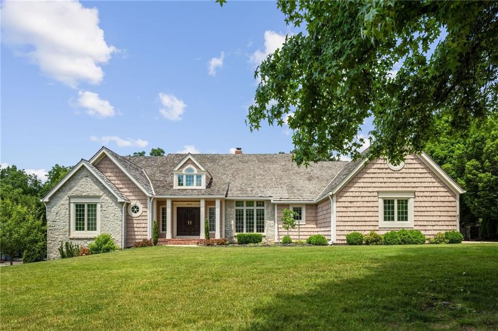 Property Photo: 3044 W 118th Terrace KS 66211