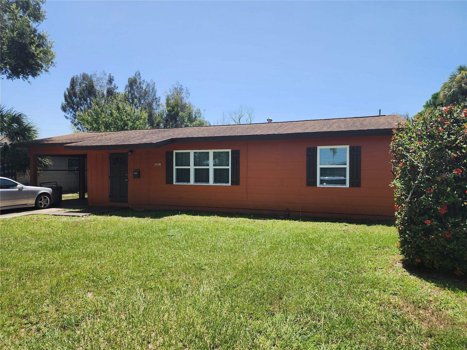 Property Photo: 1118 60th Avenue N FL 33703