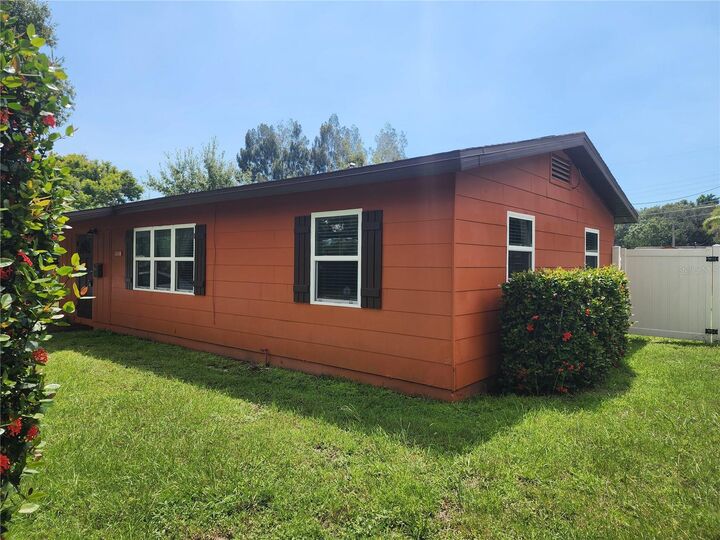 Property Photo: 1118 60th Avenue N FL 33703