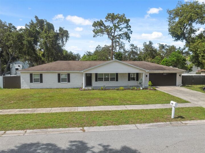 Property Photo:  410 Larrie Ellen Way  FL 33510