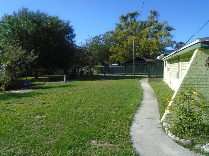 Property Photo: 3011 E Ellicott Street FL 33610