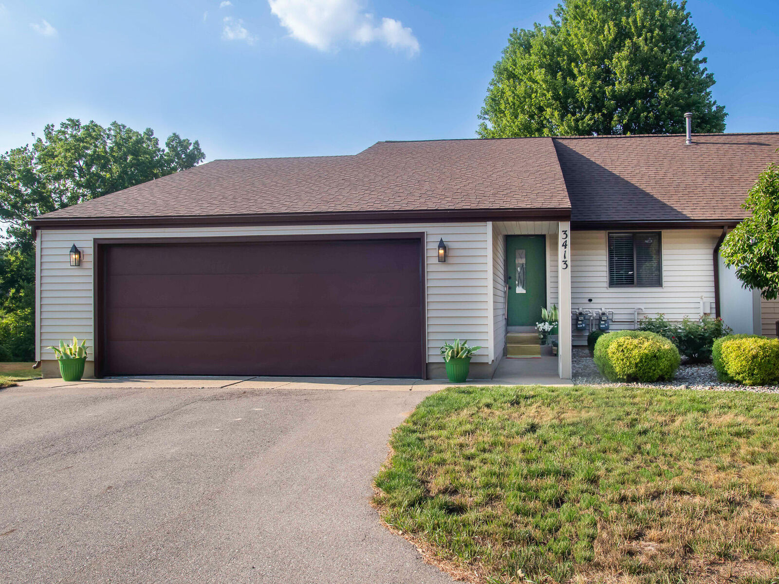 Property Photo: 3413 Brookview Court MI 49426