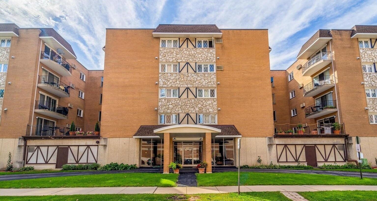 Property Photo:  1633 River Street 2B  IL 60016 