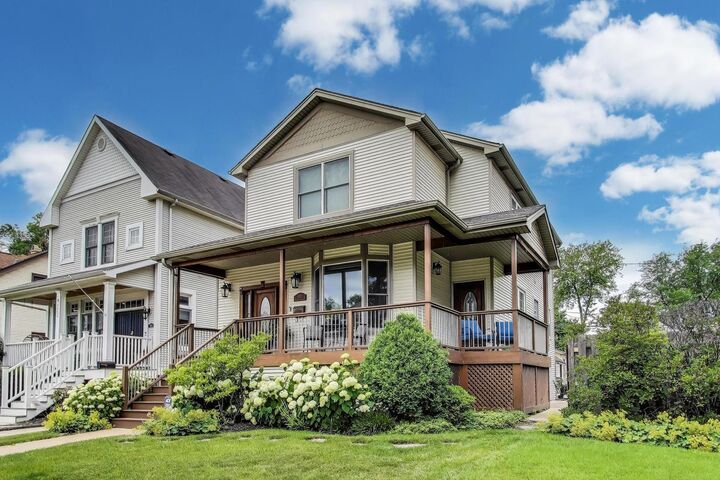 Property Photo: 4124 N Kenneth Avenue IL 60641