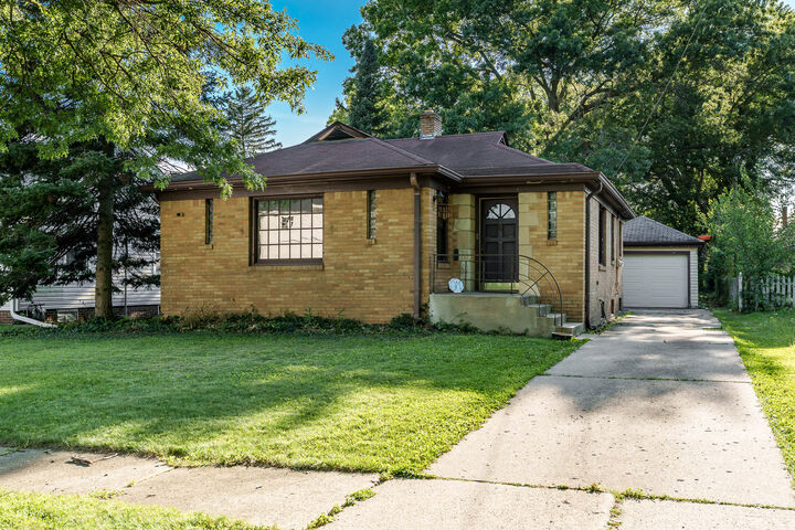 Property Photo:  224 N Rockford Avenue  IL 61107 