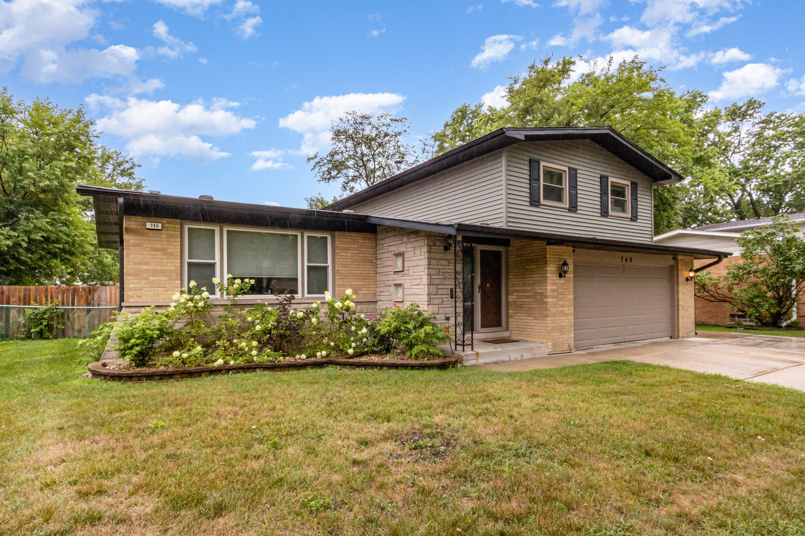Property Photo:  740 W Fitzhenry Court  IL 60425 