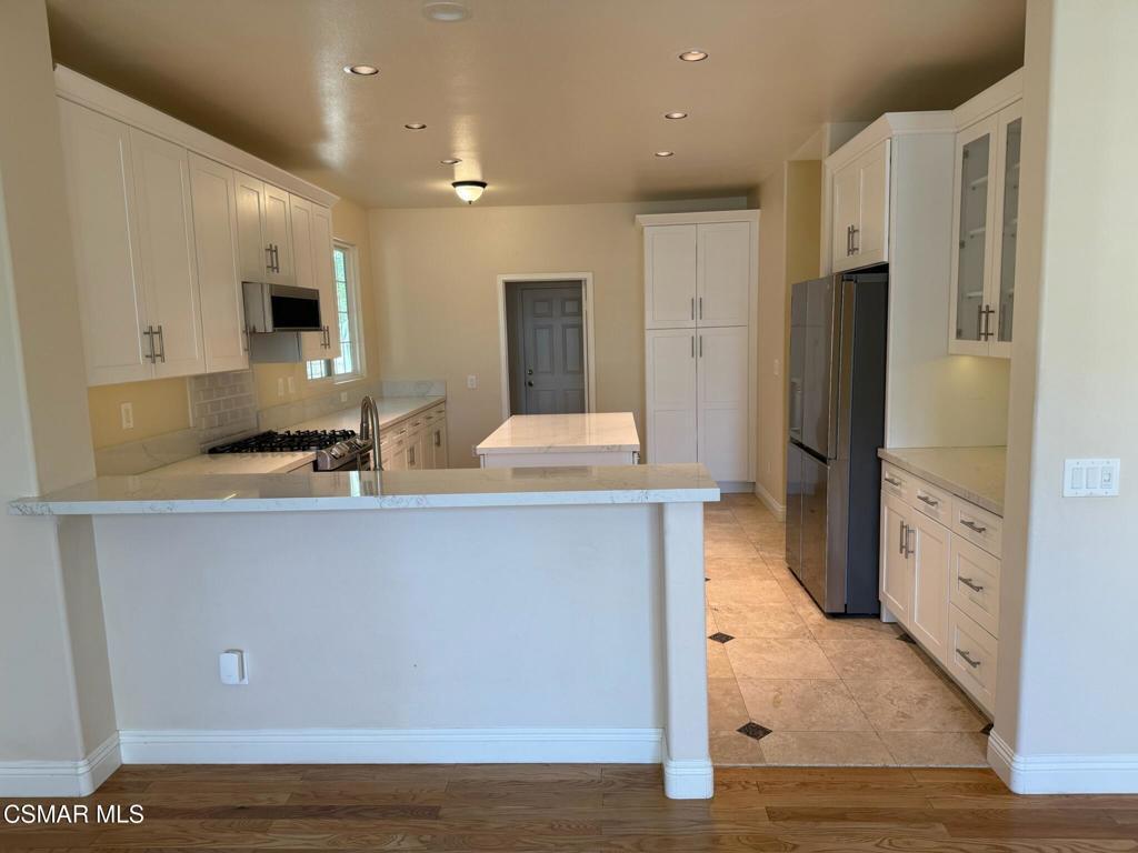 Property Photo:  