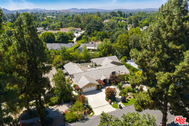 Property Photo:  1009 Jeannette Avenue  CA 91362