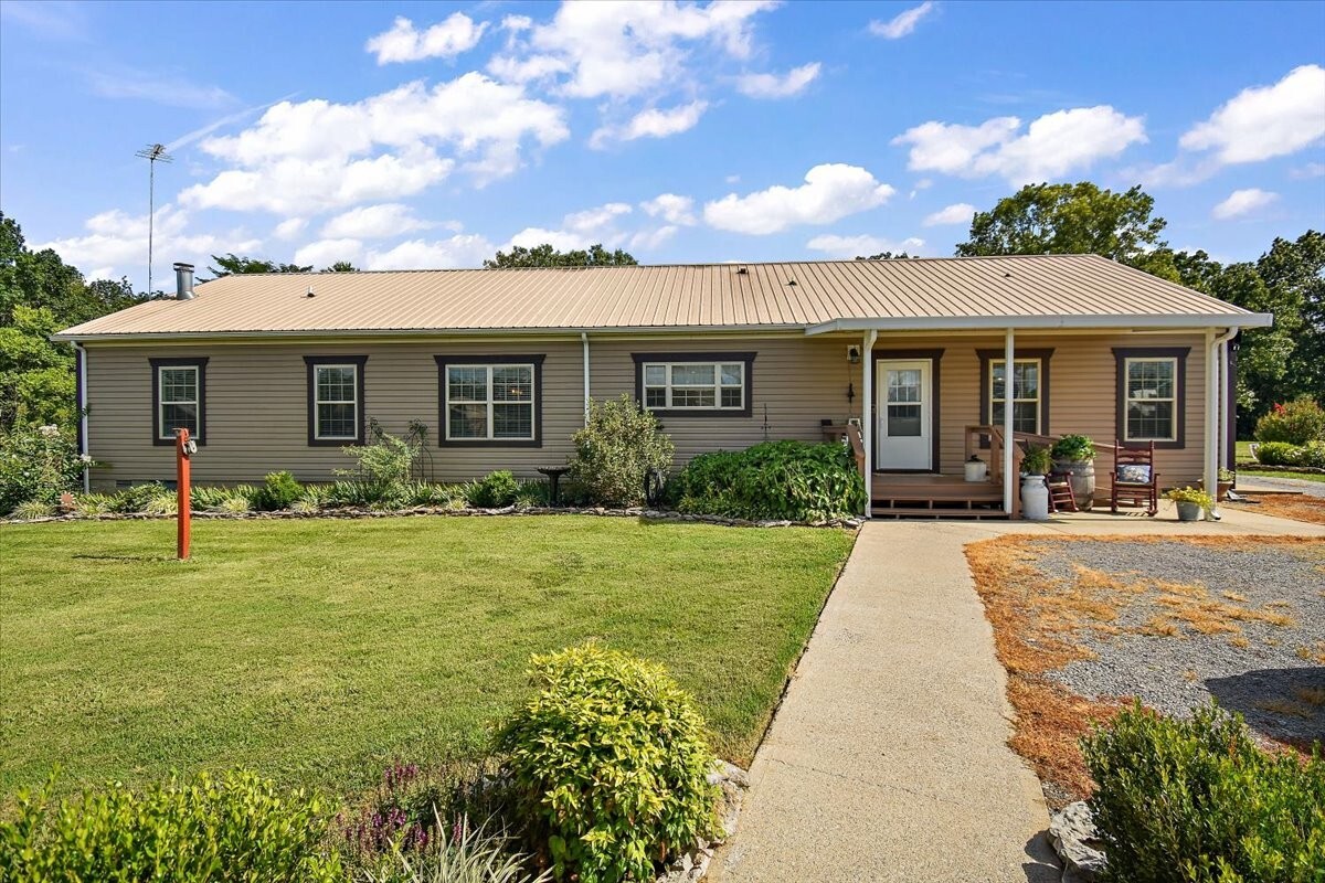 Property Photo: 7941 Manus Rd TN 37149