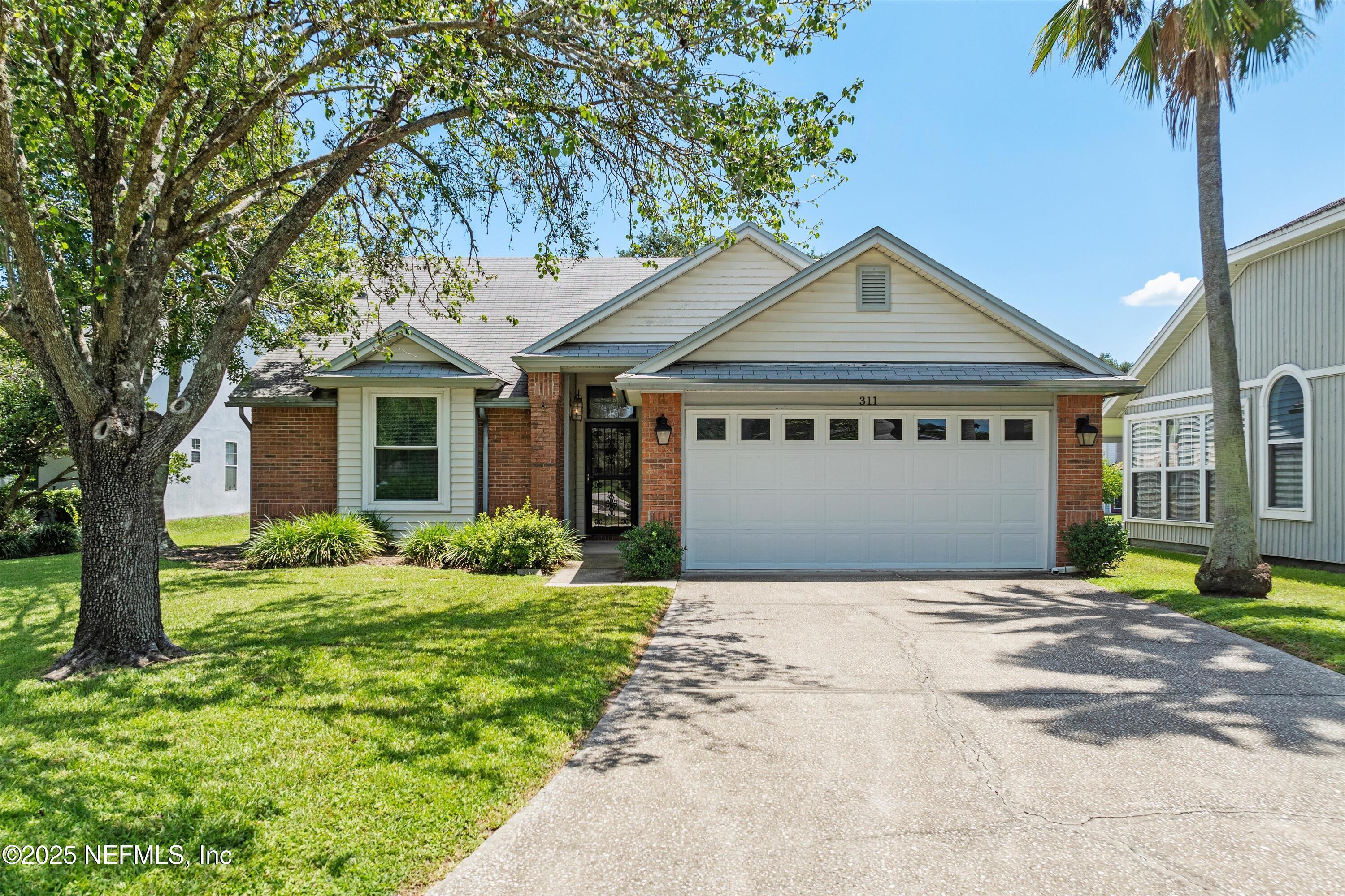 Property Photo: 311 Lake Bluff Court FL 32073