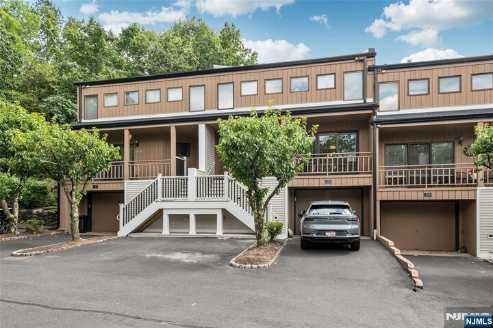 420 Stephanie Drive  Caldwell NJ 07006 photo
