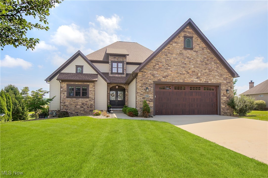 Property Photo: 7662 Rolling Green Avenue NW OH 44646