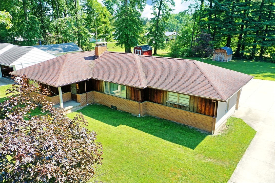 Property Photo:  3984 Southwood Drive SE  OH 44484 