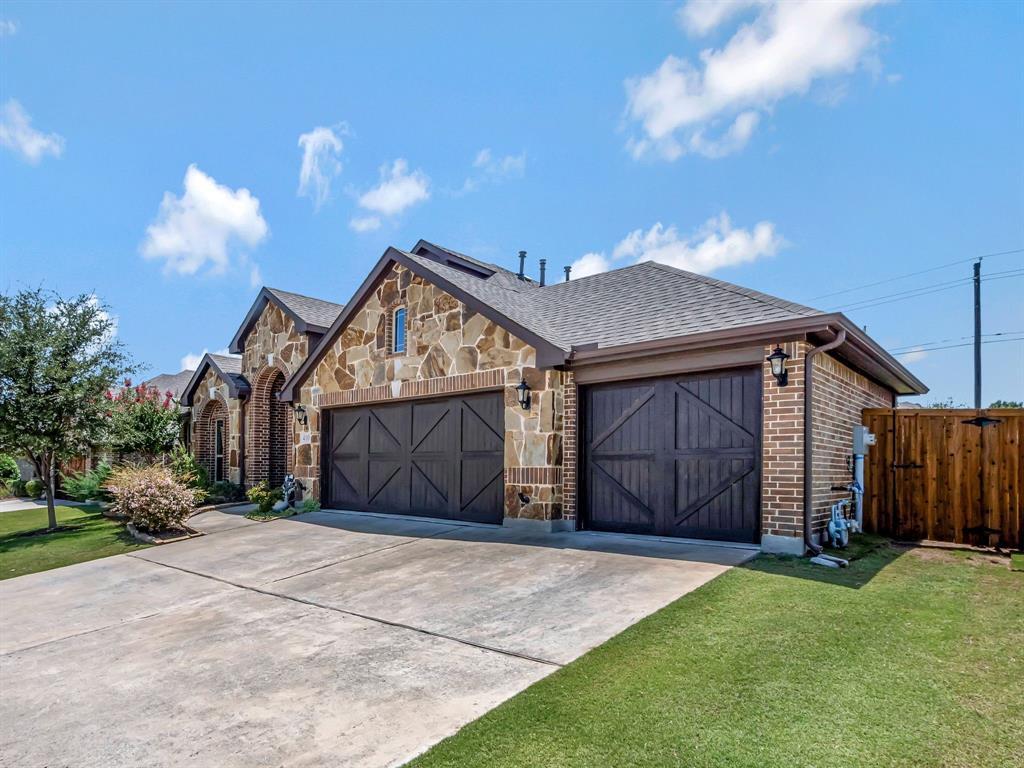 Property Photo: 410 Cedar Ridge Drive TX 75098
