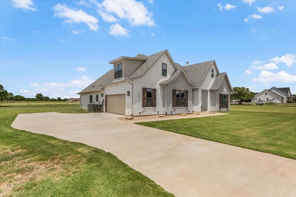 Property Photo: 108 A Stafford Trail TX 76088