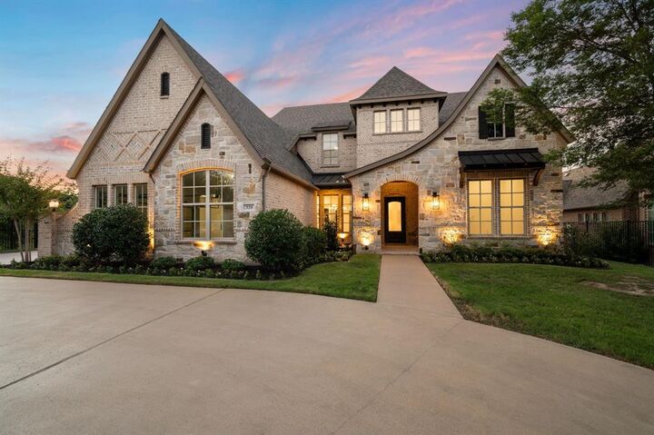 Photo de la propriété:  320 W Highland Street  TX 76092 