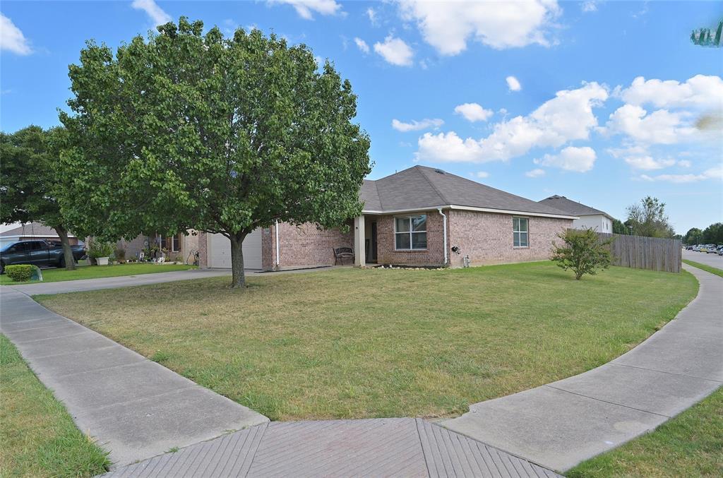 Property Photo: 1600 Withers Way TX 76249