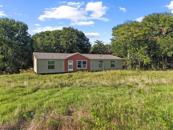 Property Photo: 405 Hemby Way TX 75418