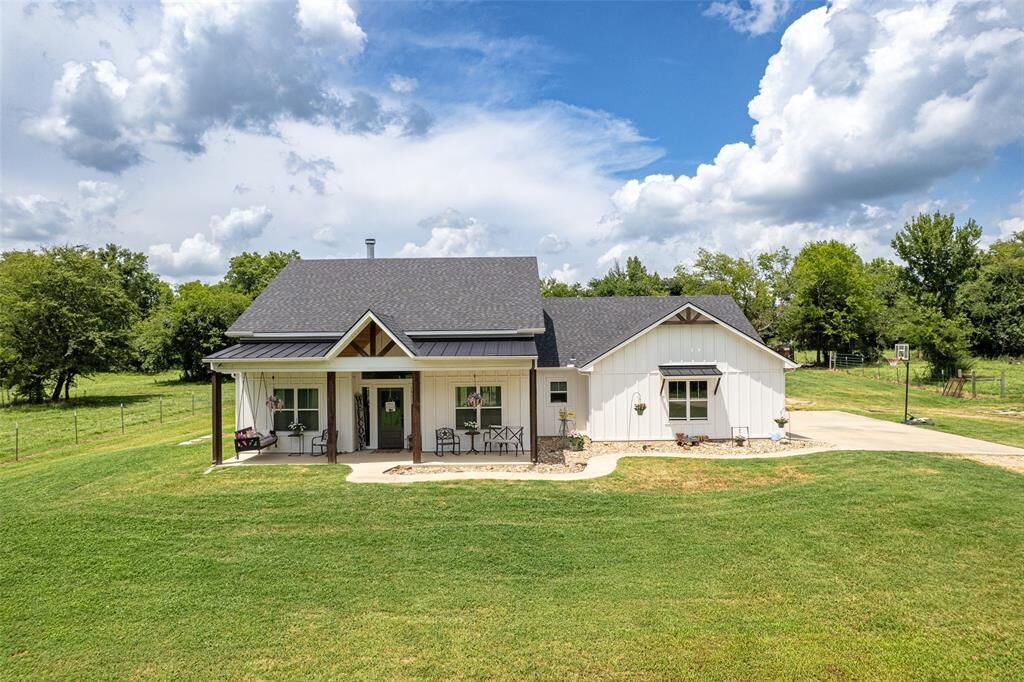 Property Photo: 173 US Hwy 67 East TX 75457