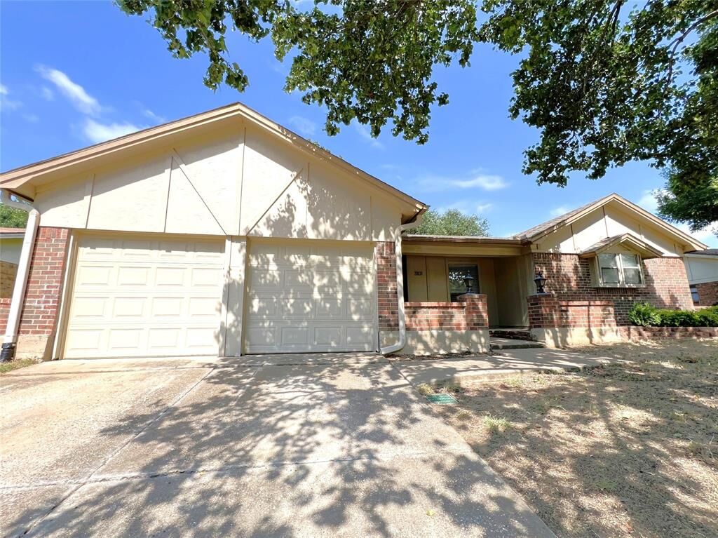 Property Photo: 3101 Murphy Drive TX 76021