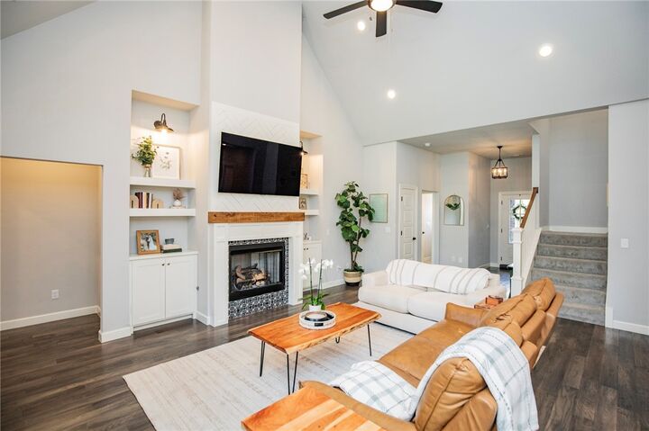Property Photo: 1015 Marbella Court AR 72718