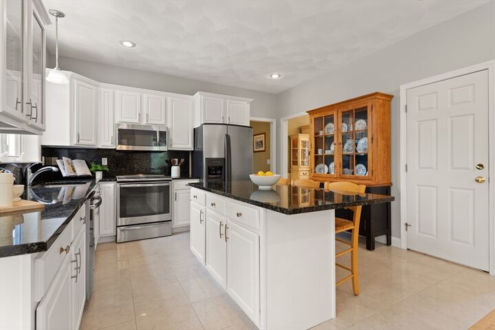 Property Photo:  10 Casie Ln  MA 01886 
