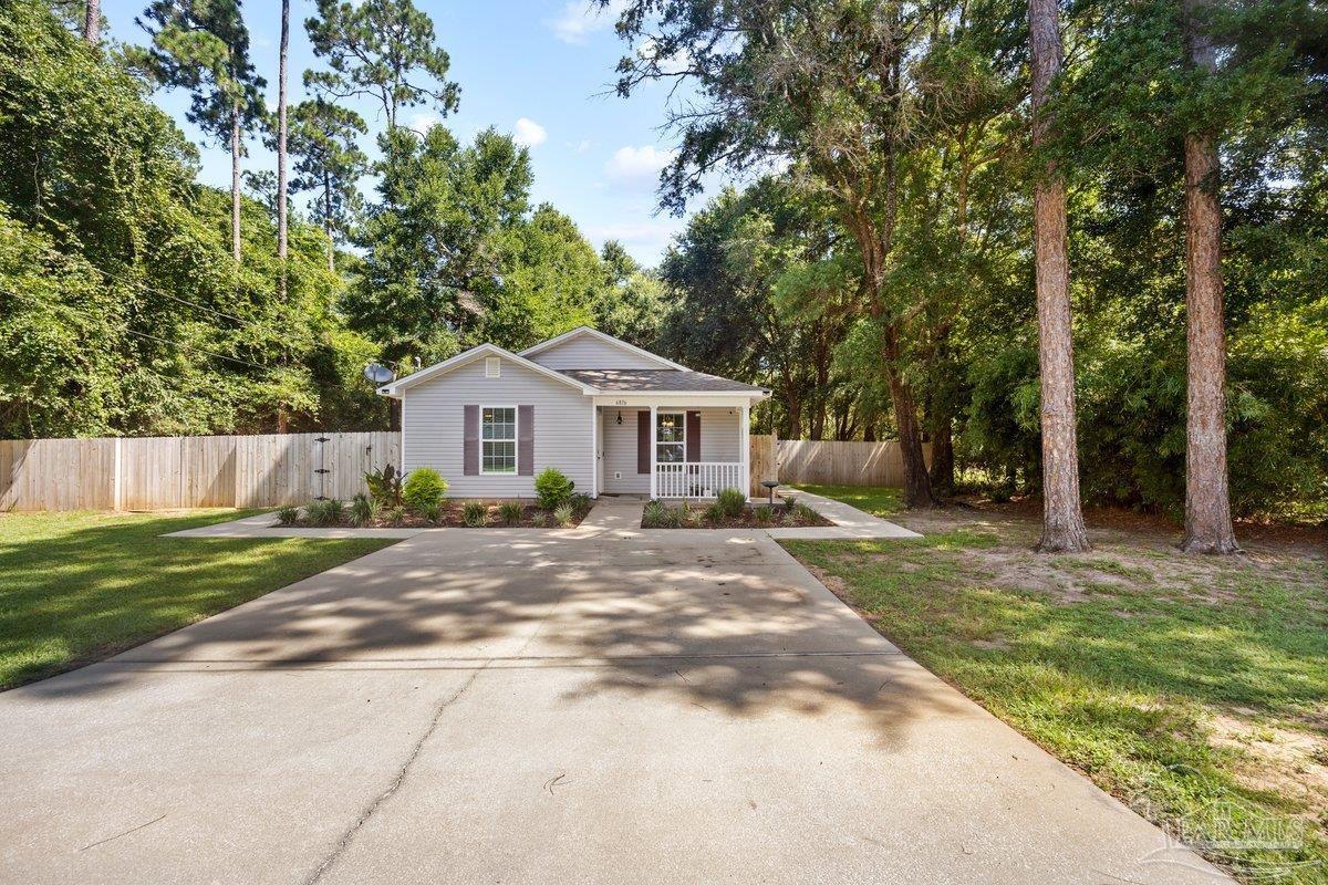 Property Photo: 6816 Trailride N FL 32570
