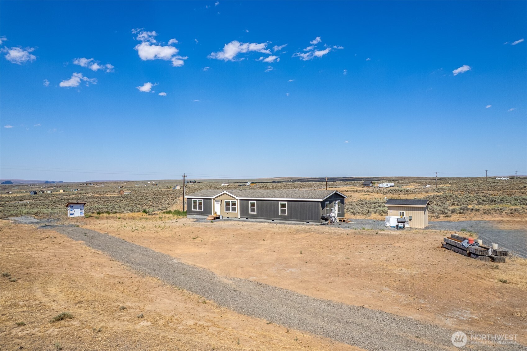 Property Photo: 910 Canyon Trail WA 98823
