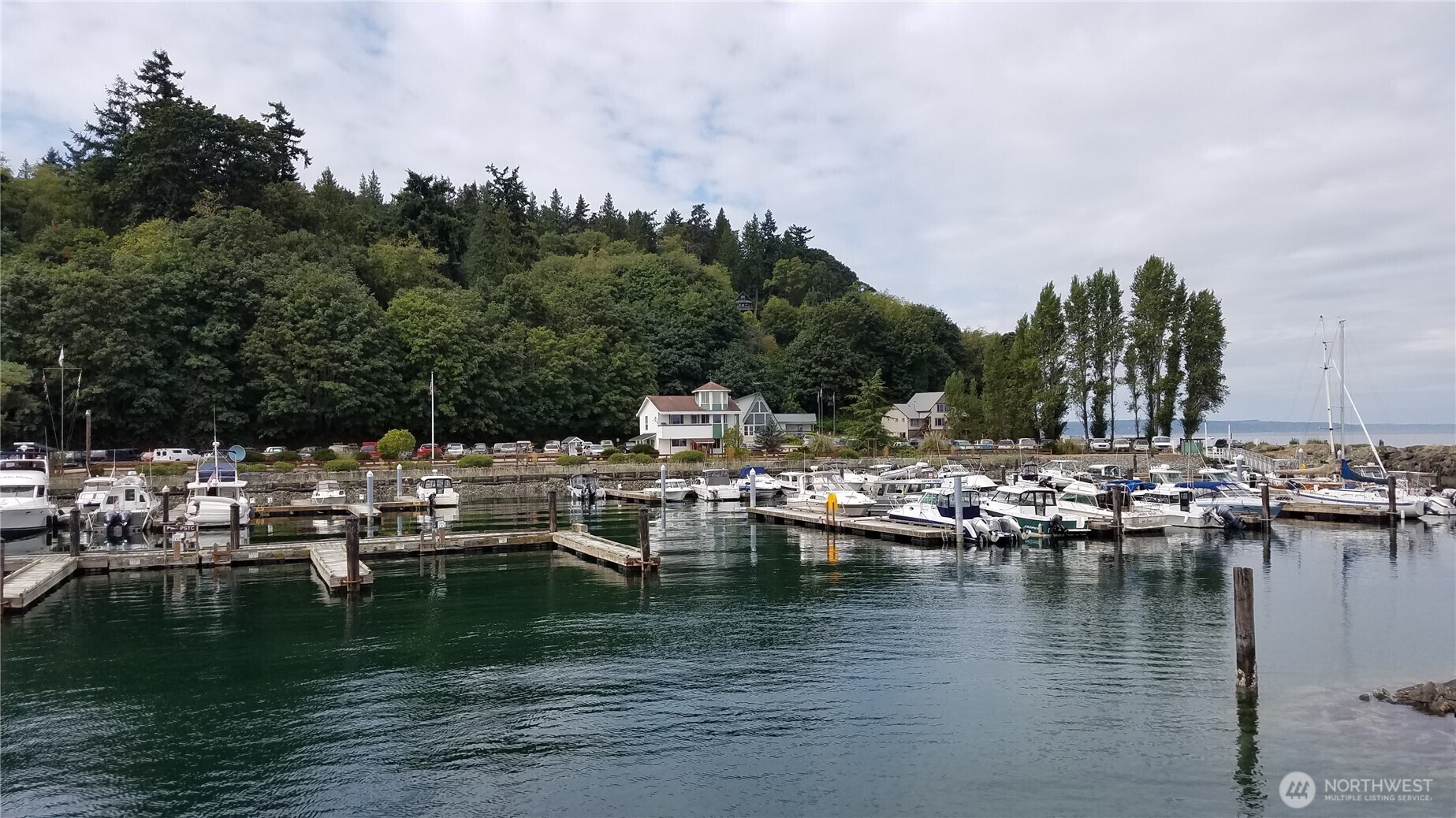 Property Photo:  42 F  Saratoga Dr  WA 98206 