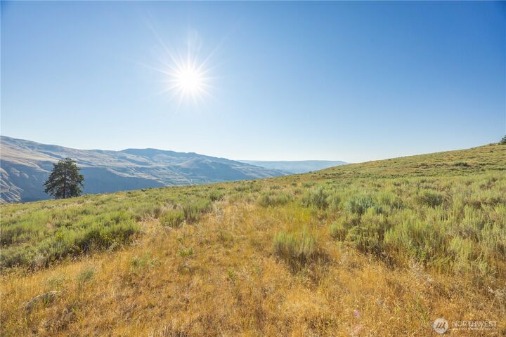 Property Photo: 435 Hwy 153 6 WA 98846