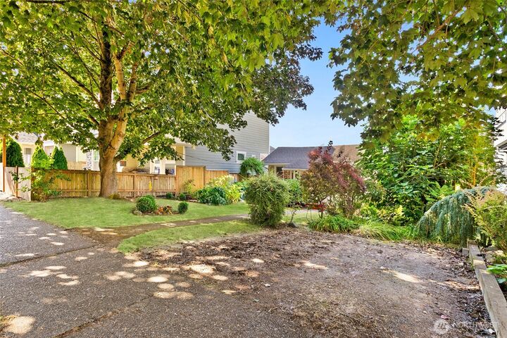 Property Photo:  142 N  84th Street  WA 98103 