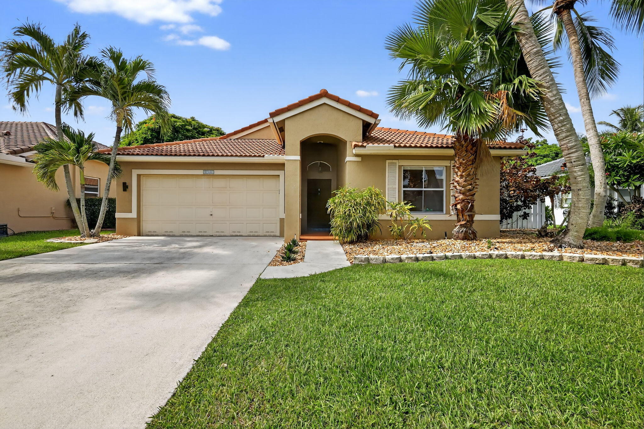 Property Photo:  5381 Oakmont Village Circle  FL 33463 