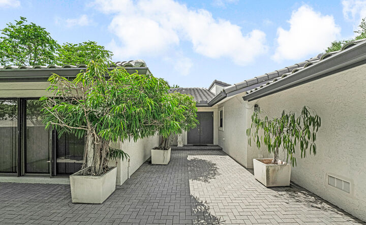 Property Photo:  14 Bristol Circle  FL 33436 