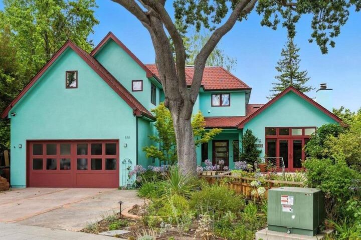 Property Photo:  881 Northampton Drive  CA 94303 