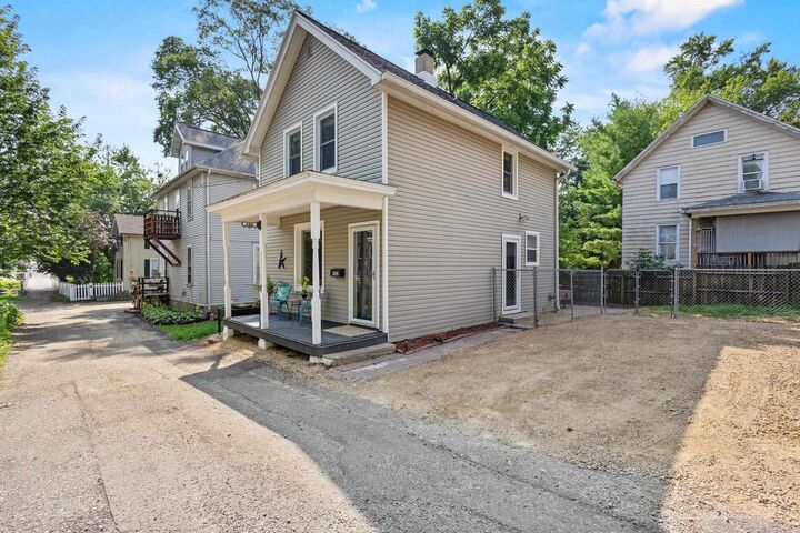 Property Photo:  402 Main-Page Court  WI 53589 