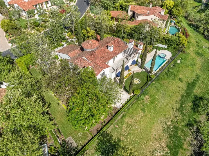 Property Photo: 31 Black Hawk CA 92603