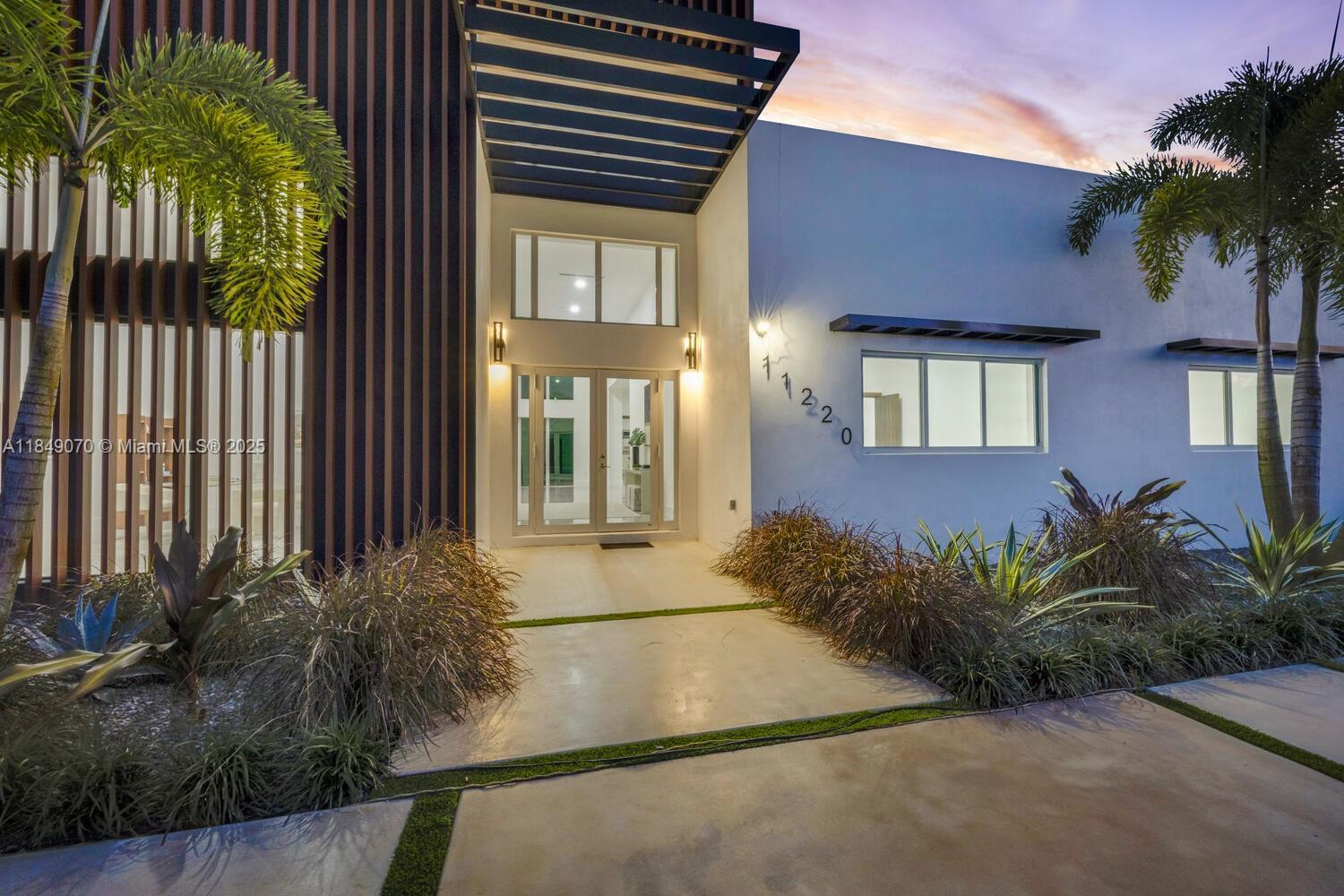Property Photo: 11220 SW 95th St FL 33176