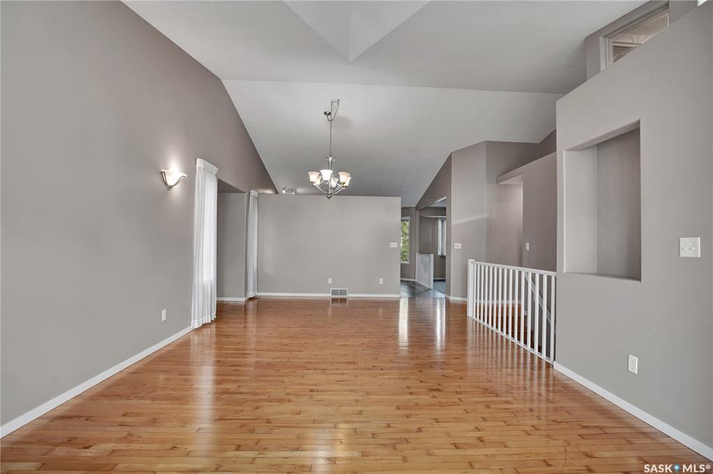 Property Photo: 302 Blackthorn Crescent SK S7B 1V1
