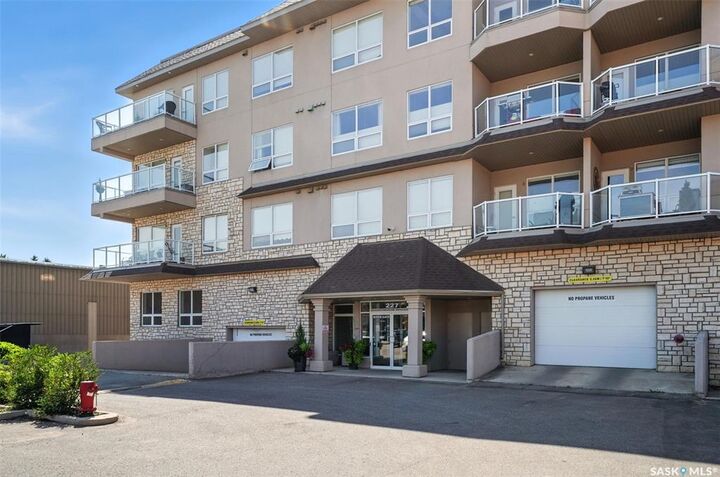 Property Photo: 227 Pinehouse Drive 105 SK S7K 6N9