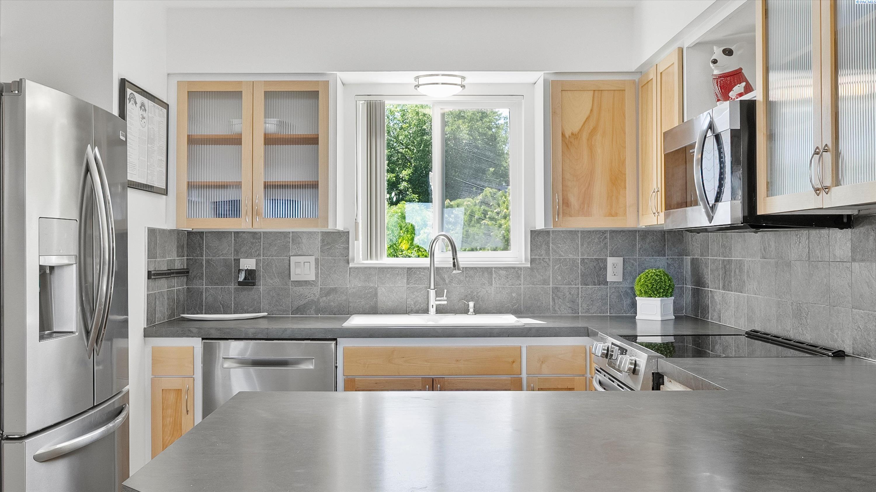 Property Photo: 4414 W Rio Grande Ave Unit F WA 99336
