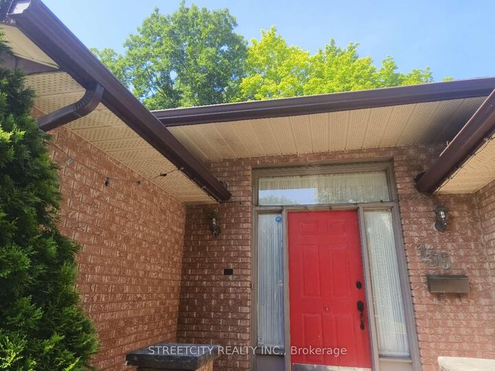 Property Photo: 136 Castlegrove Boulevard ON N6G 3T6