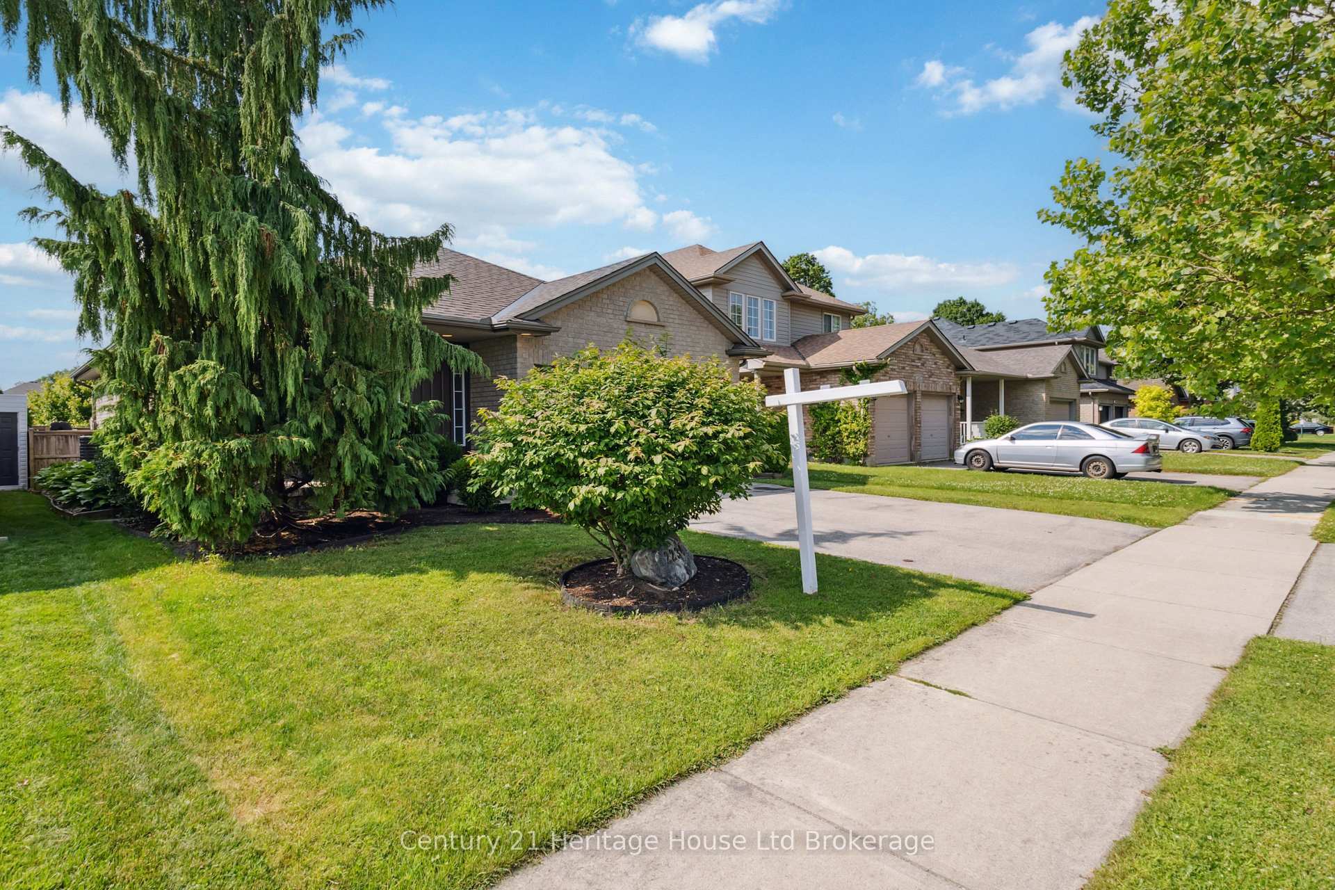 Property Photo: 2234 Thornicroft Crescent ON N6P 1T6