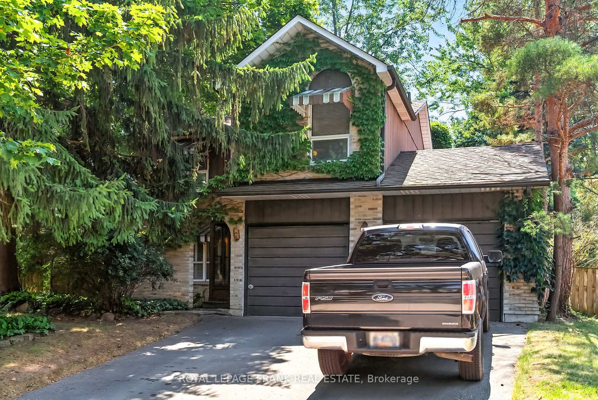 Property Photo:  124 Guthrie Crescent  ON L1P 1A7 