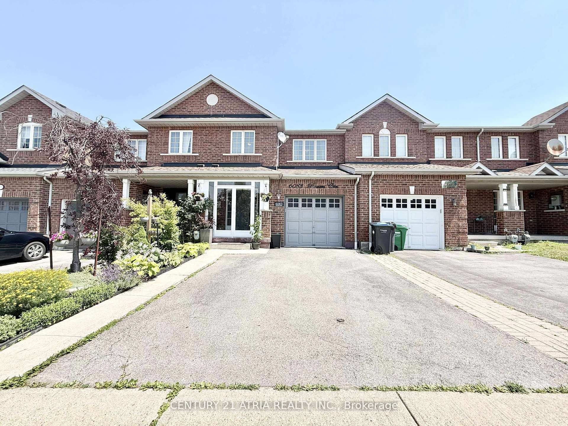 6083 Rowers Crescent  Mississauga ON L5V 3A2 photo