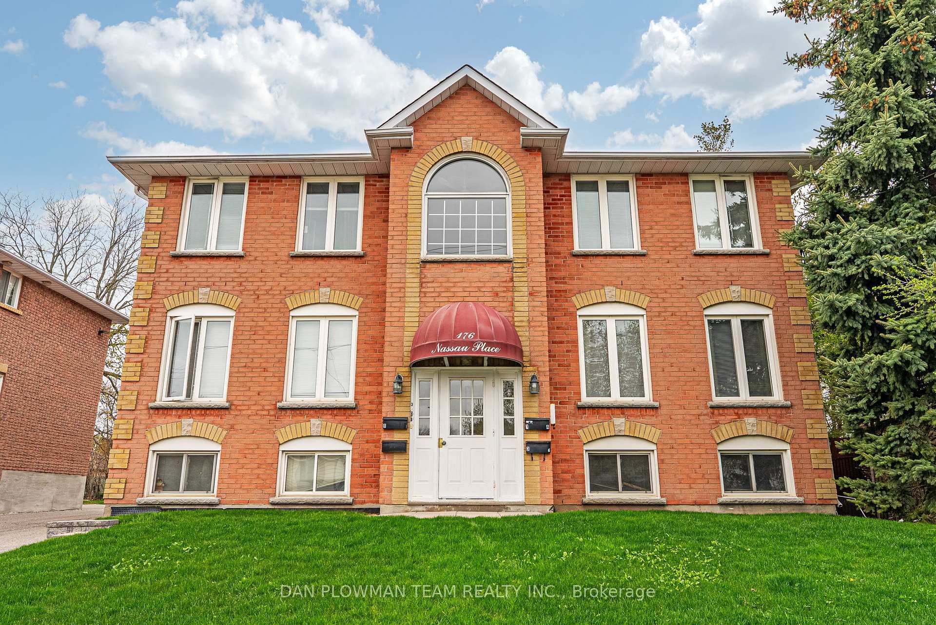 Property Photo:  176 Nassau Street  ON L1J 4A5 