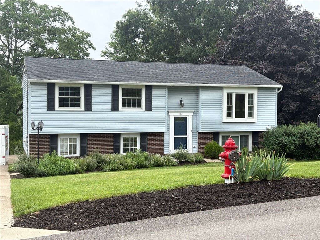 Property Photo: 80 Phillips Lane PA 15136