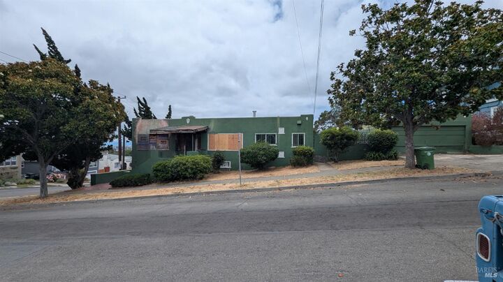 Property Photo: 4851 Walnut Street CA 94619