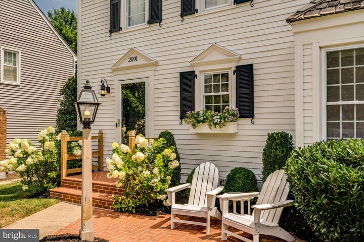 Property Photo: 2091 Cobblestone Lane VA 20191