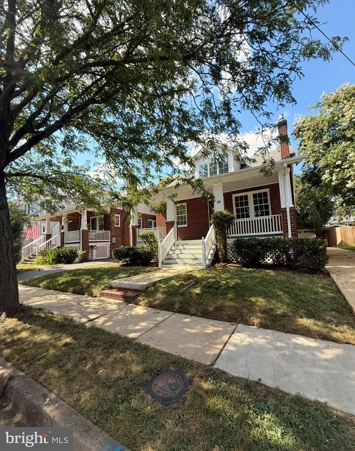 15 W Masonic View Avenue  Alexandria VA 22301 photo
