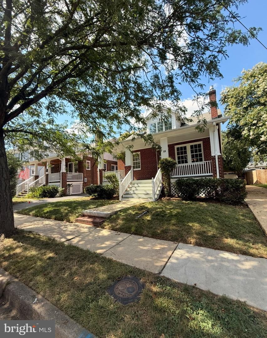 Property Photo: 15 W Masonic View Avenue VA 22301